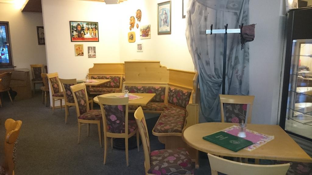Bed & Breakfast Gaestehaus Cafe Heck 2*