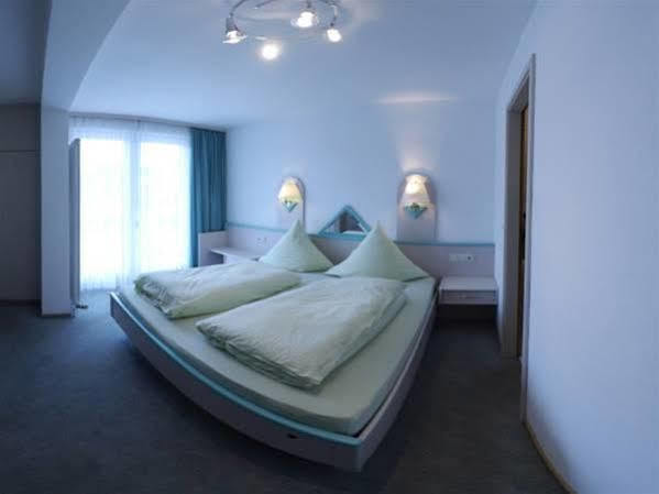 Bed & Breakfast Gaestehaus Cafe Heck