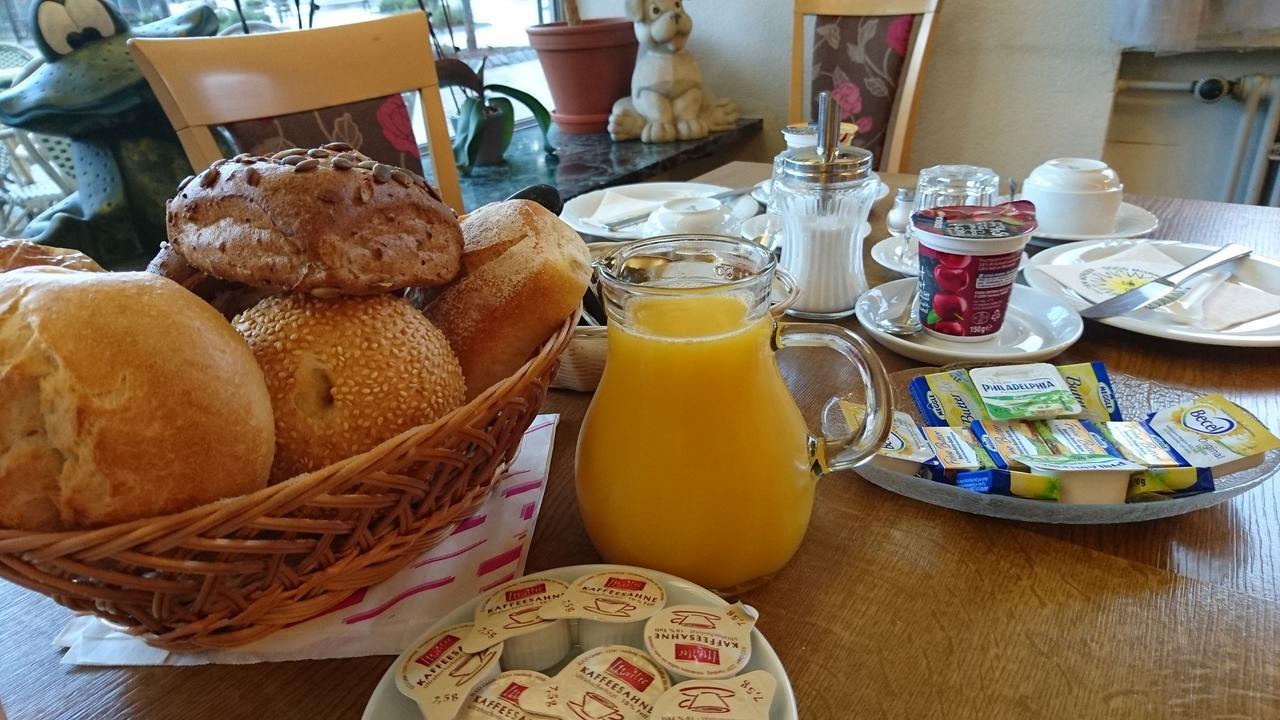 Bed & Breakfast Gaestehaus Cafe Heck